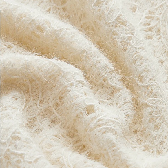 NWT Floral Hollow Knit Crew Nexk Long Sleeve top - XL - Cream - Picture 8 of 8